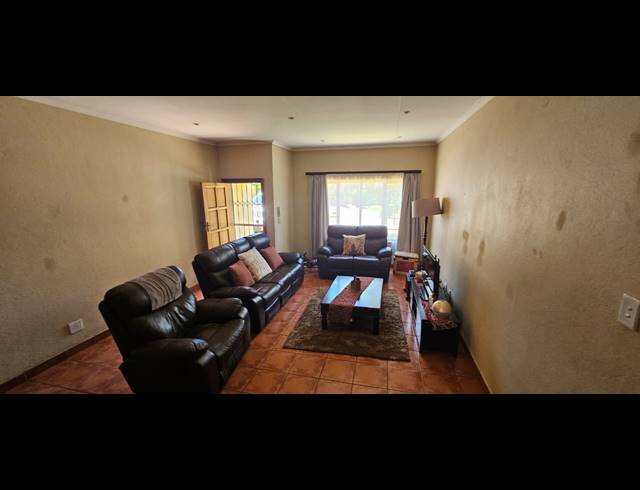 3 BEDROOM FREESTANDING FOR SALE IN CASHAN
